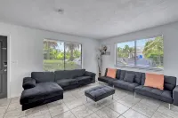 Spacious and Bright 2bed, washer/dryer, back yard