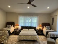 HOT TUB and SAUNA at 'CHIC HIDEAWAY''  Paw Paw Lake Golf club across the street - 4-Star
