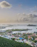 Beachfront Ultra Luxury - New Modern 2 Bed/2.5 Bath