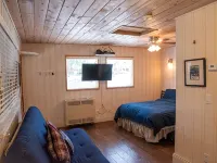China Alley Cabin B: Cute & Cozy Cottage w/ Deck Hotels in Plumas County