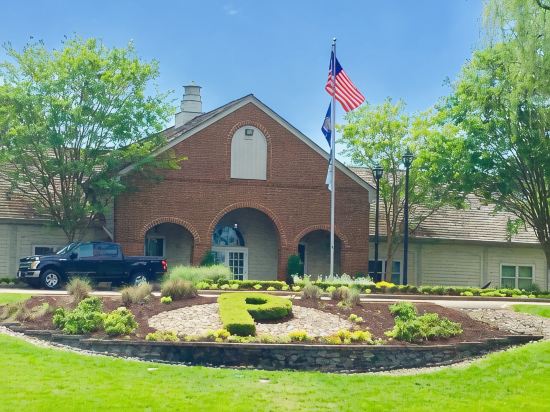 Huge 4Br Townhouse at Historic Hilton Powhatan Resort. Pools, Tennis, Activities