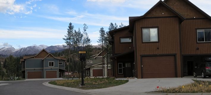 20% Discount on Summer Weekly Stays. Hot Tub, 4 Bd/BA, Steps to Free Bus Hotels in Fraser