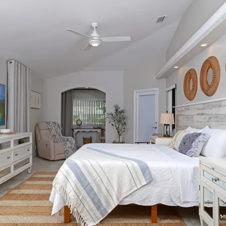 Vero Beach by Beach 8 Beds 2800 Sq Ft 11 Person Huge House Vaulted Ceilings