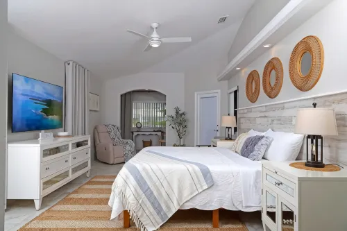 Vero Beach by Beach 8 Beds 2800 Sq Ft 11 Person Huge House Vaulted Ceilings - 3-Star