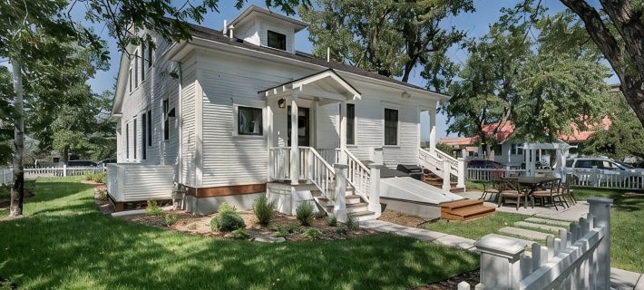 Charming Loft Bedroom Cottage in Downtown White, 1 block away from everything Hotels in Whitefish