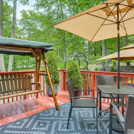 Cozy 4-bedroom house in enchanting Bushkill with private hot tub & game room