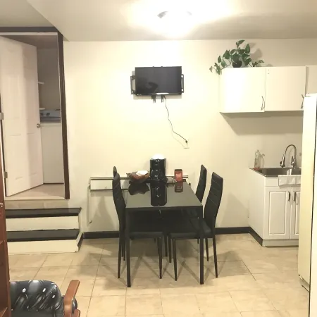 Convenient and clean studio near the beach and Newport. Отели в г. Мидлтаун
