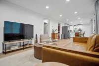 Charming 2BR Near Fairgrounds and War College!