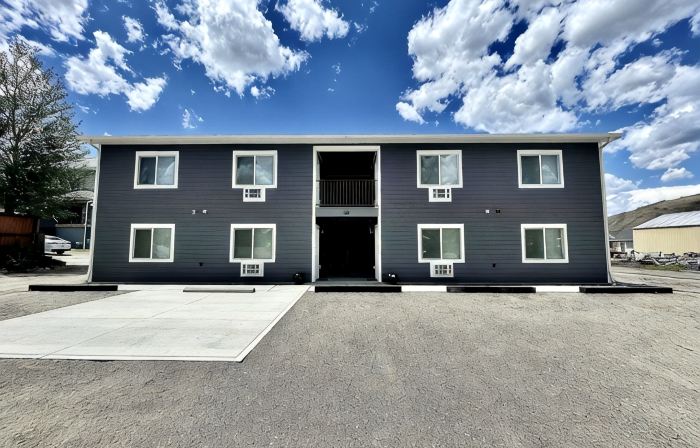 Yellowstone Retreat Rentals U3: two blocks from Yellowstone!