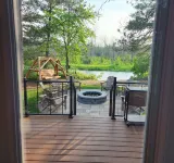 Near Pictured Rocks and trails, on the AuTrain River, has private hot tub - 무료 와이파이