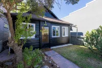 Funky House - Private Hot Tub - Walking Distance to Downtown - Bungalows