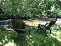 Doc's Lake house 1st floor, 2 bedroom apartment Hôtels à : Comte d'Addison