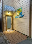 Waterfront Oasis with private pool, Hot tub and 200 ft. Lighted fishing pier - Wi-Fi