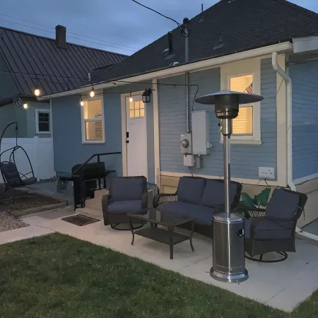 Cozy downtown retreat (pet friendly