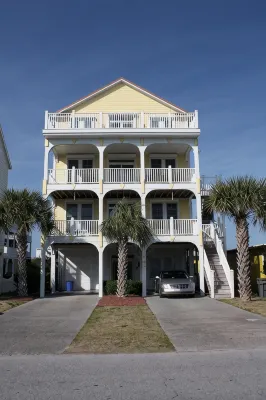 Personal Resort w/ Private Pool, Hot Tub & Elevator, Walking Distance to Town