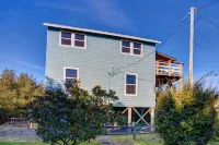 Surf Chalet w/ hot tub and kayaks