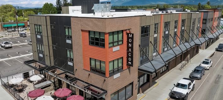 Beautiful New Downtown Columbia Falls Condo near Glacier National Park! コロンビア・フォールズのホテル