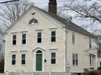 Large Charming Historic House close to Beaches Hotels in Clinton