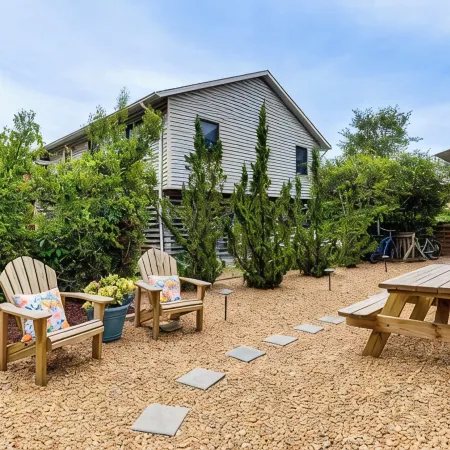 Nags Head Retreat- Walk to beach and sound, bikes and beach chairs included!