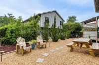 Nags Head Retreat- Walk to beach and sound, bikes and beach chairs included!