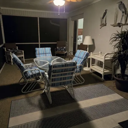 Newly Renovated 3-BR 2 Bath home. Close to Restaurants & Mineral Springs