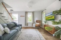 Walk to Shops & Lake/Hiking, EV Charger, Fire Pit! - 4 stjerner