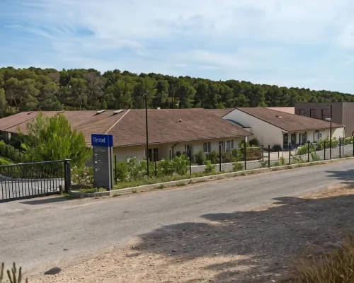 Kyriad Residence Cabries - Plan de Campagne Hotels in Cabriès