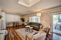 Relax & Refresh Family Pool House w/ BBQ - Homestays