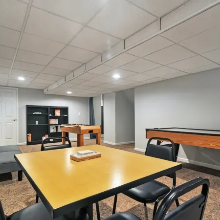 Spacious 5 Bedroom w/Pool, Patio and Theater
