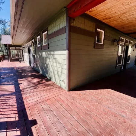 Stay in luxury, minutes from the Lake, perfect for entertaining.