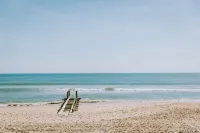 Steps to the Beach! Renovated 2021! Hot Tub! Minutes to Grocery Stores & Dining! - Balcony