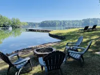 The Cozy Cabin on Lake Martin - Hytter
