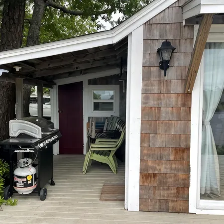 Peaceful Cozy Water Front Cottage. Step back in time and ENJOY