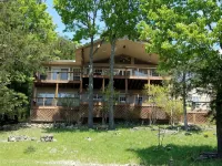 Fox Den- MAGNIFICENT Lake View! 5 minute walk or drive to shoreline!
