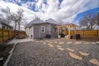 Updated Downtown Bungalow Centrally Located - 주방