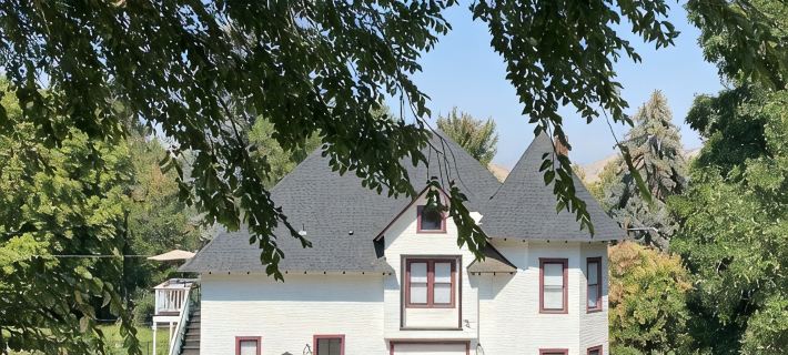 Lovely 2 Bedroom Carriage House Unit with Loft Hotels in Yakima