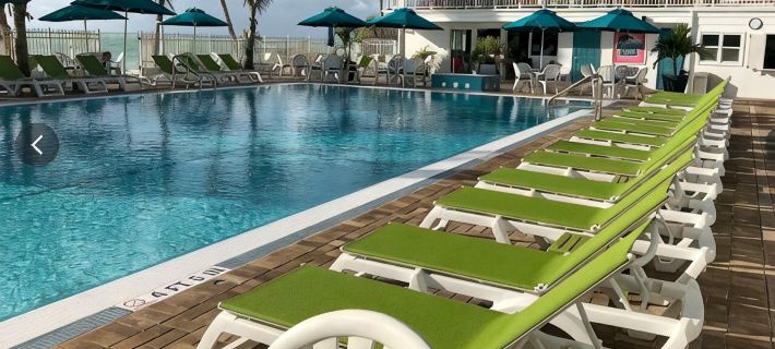 Beautiful 3Br 3BA, Tiki Hut, 37' Dock, Cabana Club Memb. 馬拉鬆酒店