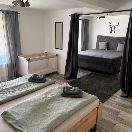 Ferienwohnung Hof Wehlenbach Отели в г. Халленберг