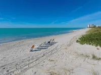 Charming 2Bed Ami  Beach Cottage  1/2 of a Duplex, 3Min Walk to Beach