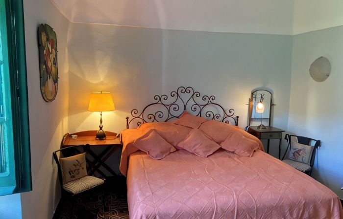 Mansion from the 12th Century for 2/3 P., in Mountain Village, 10 km to the Sea