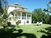Luxury Villa St James,  4 bed 4 bath , Private Pool, fantastic sea views Hoteles en Mount Standfast