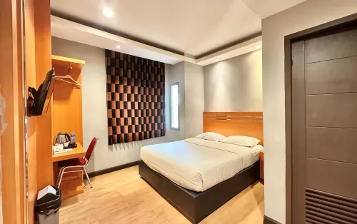 My Home Hotel - بار