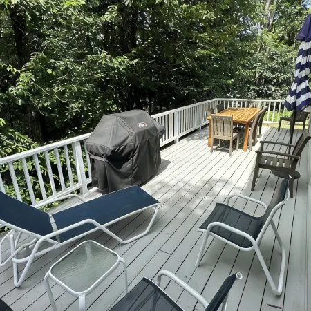 GREAT LOCATION- 4 bedrooms with 2 ensuites. Short walk to beach and town center.