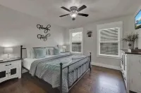 Charming Cottage-3 Mins to Downtown-Pet Friendly! - 3-Star