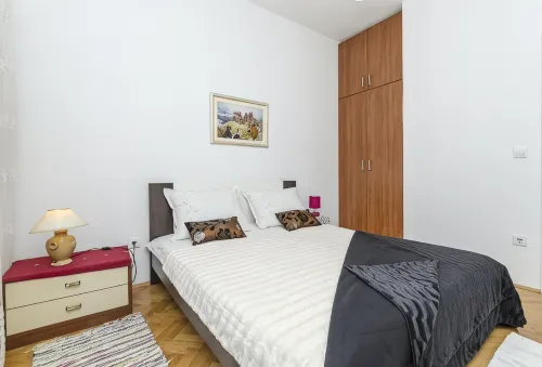 Apartment Zvone - parking
