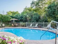 Baechtel Creek Inn Hotels in Willits