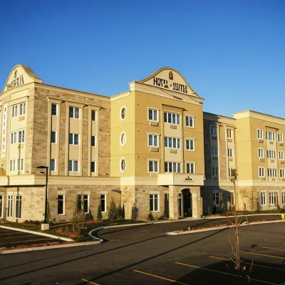 Imperia Hotel & Suites Saint-Eustache Hotels near Richard-Trottier Arena