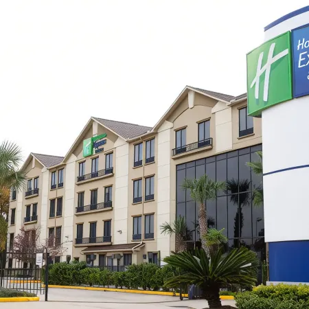 Holiday Inn Express & Suites HOUSTON NORTH INTERCONTINENTAL by IHG Отели рядом с достопримечательностью «Торговый центр Greenspoint»
