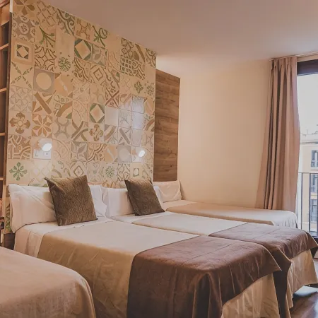 Hostal Marenostrum Отели рядом с достопримечательностью «Старый город»