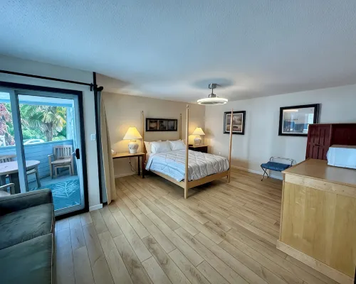 Ocean front with stunning views!! Gardens, trails, pools, and more. Pure beauty! Hotels in Nanaimo E